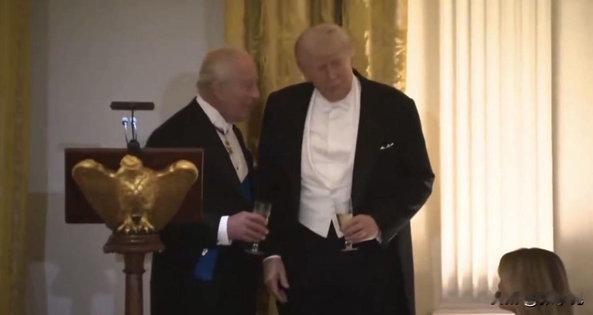 英国国王查尔斯三世今天在特朗普夫妇主办的晚宴上，风趣抛出一句调侃：今晚这顿饭，可