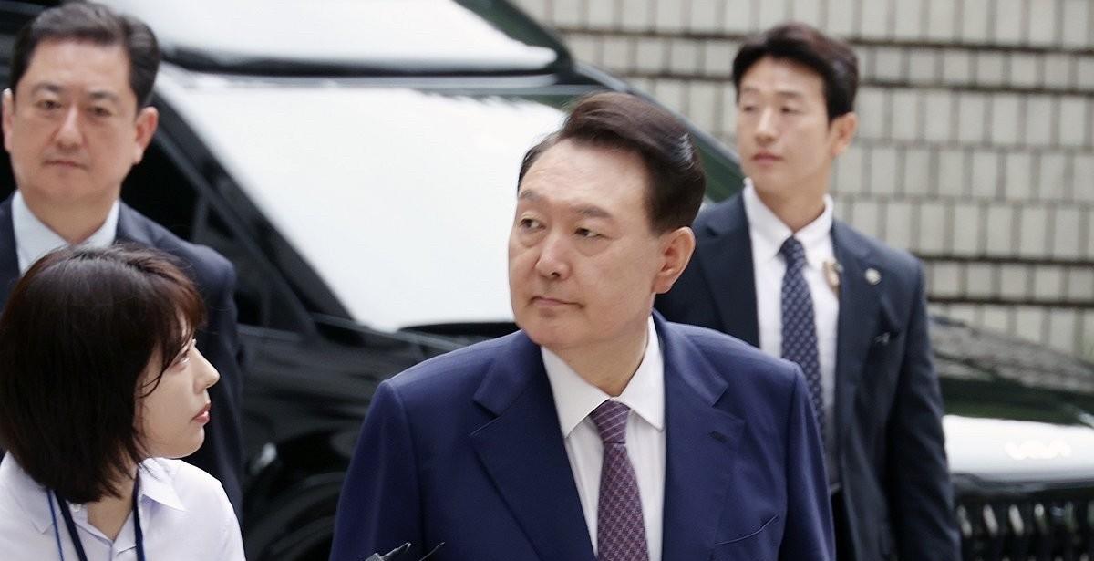 尹锡悦拒绝配合！第3次了当地时间19日，根据韩国警方要求，前总统尹锡悦必须到案