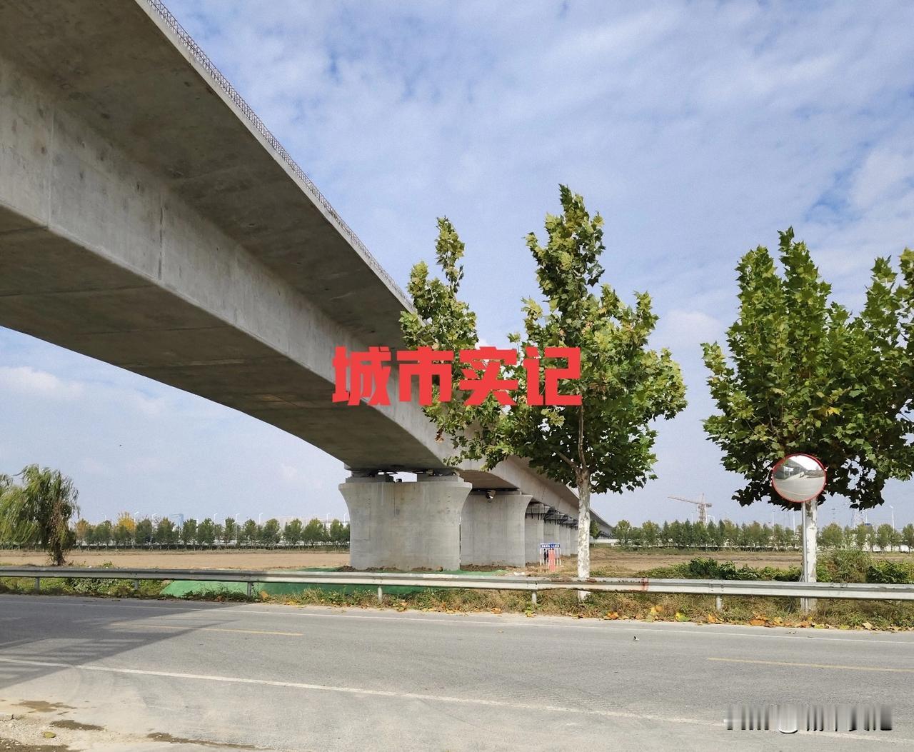 实拍宿迁京沪二线，真的快啊，夏天只是早了桥墩，现在已经架设好了，就等铺设，弄电线