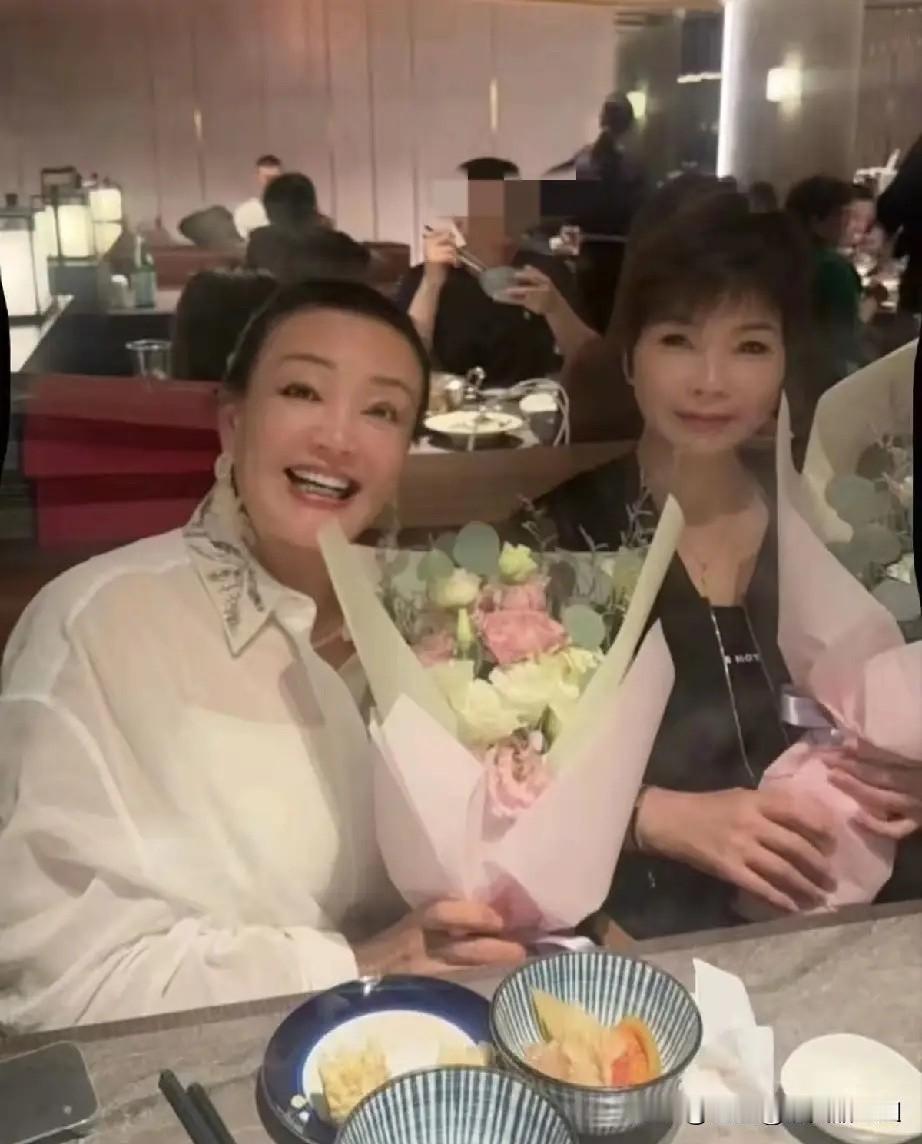 真心觉得这一大家子真的很懂流量密码管理，马筱梅这波演绎的是婆婆妈妈亲如闺蜜，大方