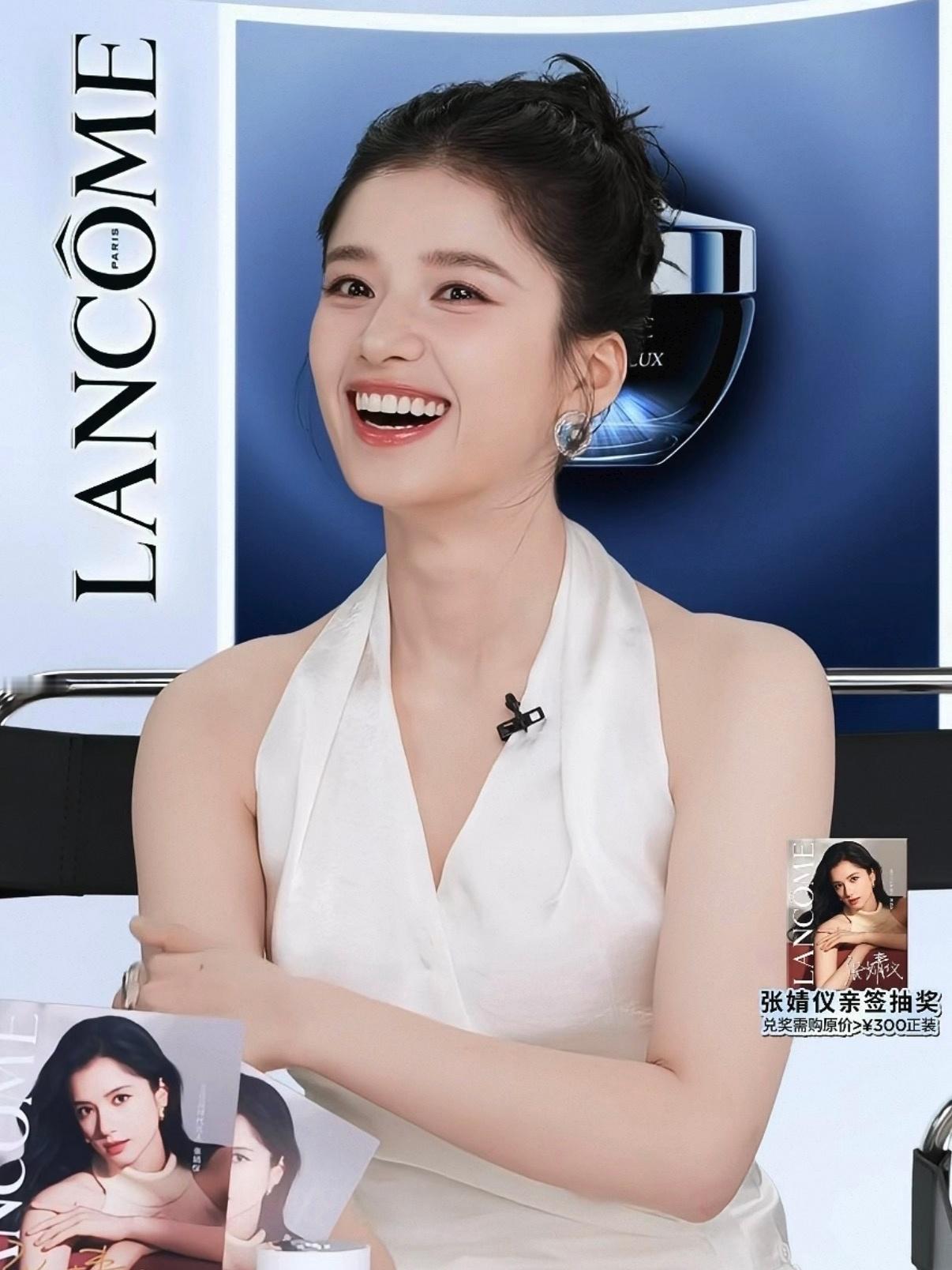 点进张婧仪兰蔻直播间随手一截图美成啥了啊。。公主就这样按帧美啊啊啊啊#张婧仪大方的美#​