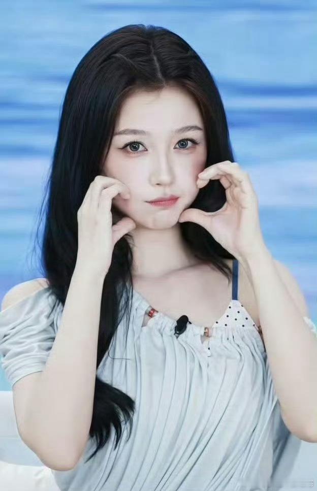 虞书欣直播才直播一个小时还是这个虞书欣太火！带货能力太强！喜欢虞书欣的唯爱氪金