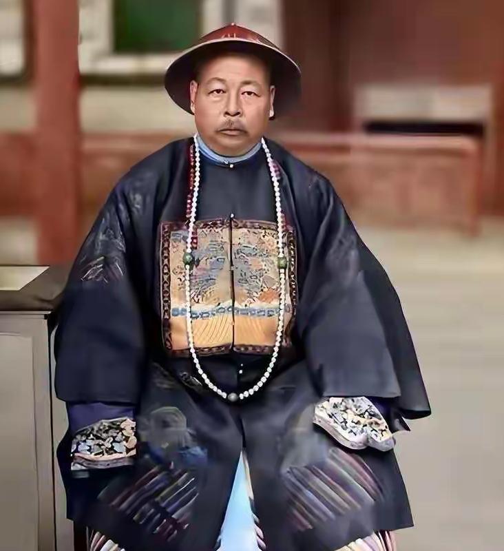 慈禧质问左宗棠：你比曾国藩强在哪？左宗棠的回复让慈禧冷汗直流这话得从光绪四