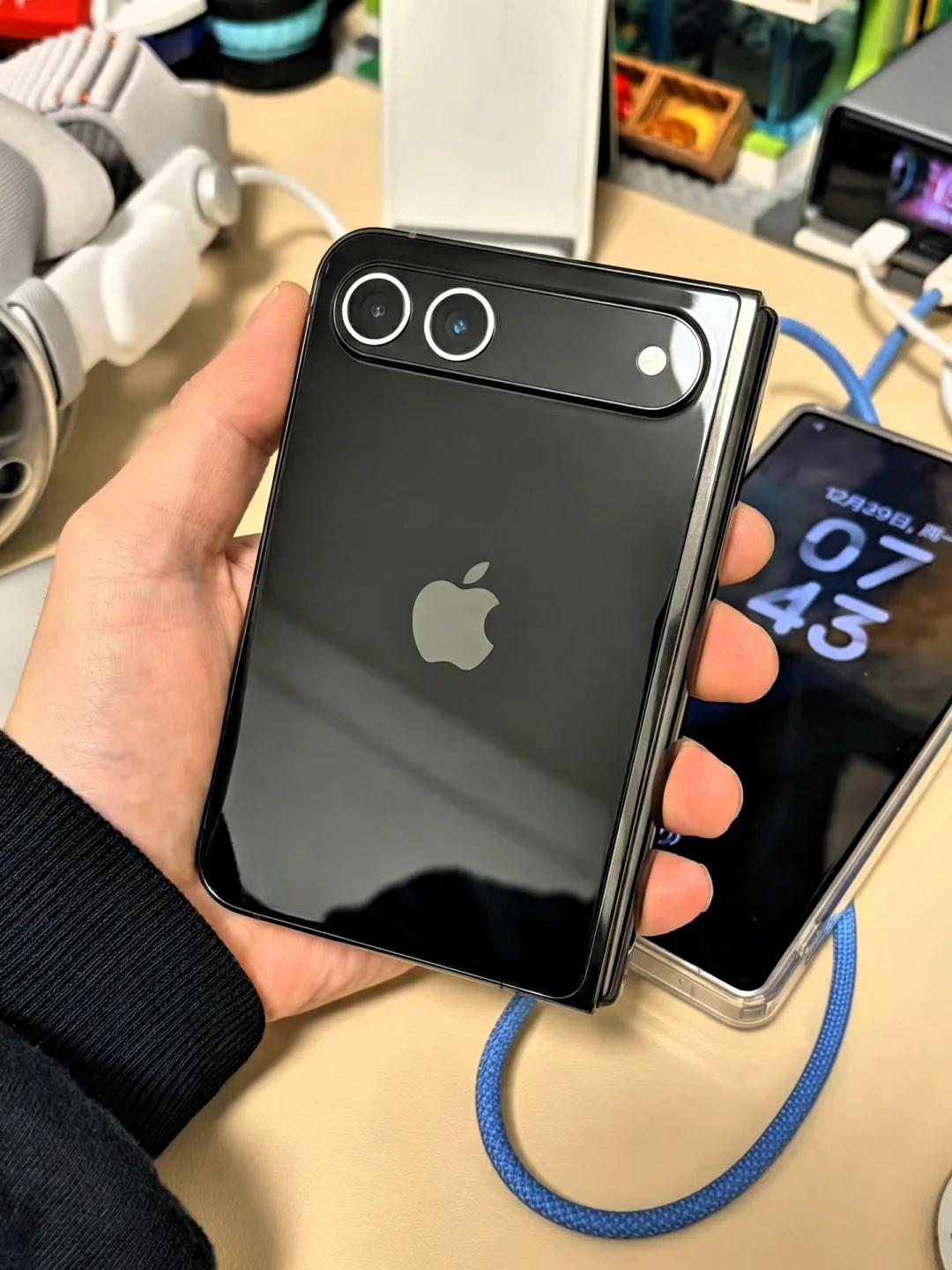 华为：这tm简直就是来捣乱的！ iPhone 这是从 Pura X 身...