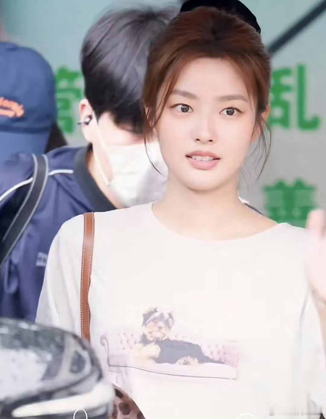 徐若晗算普女吗？感觉她眼睛很奇怪