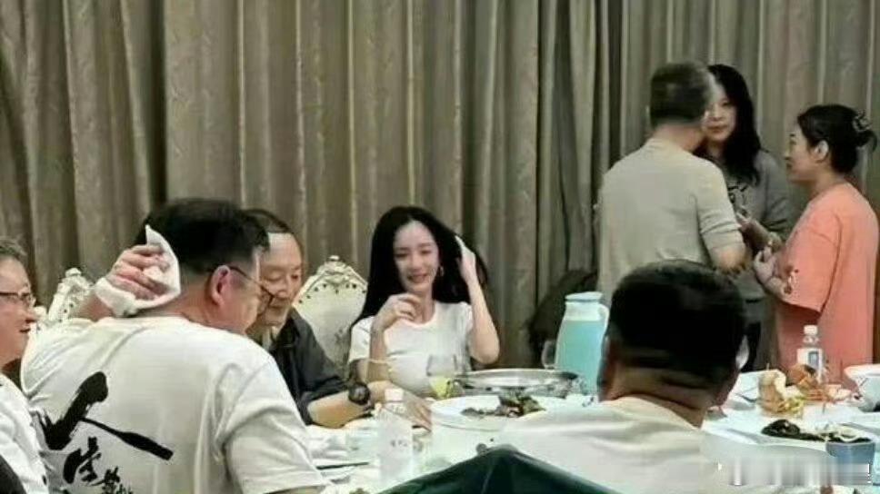 原来明星私下的饭局，都是素颜的状态​​​