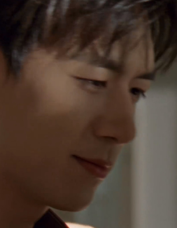 李现张婧仪般配李现张婧仪诠释爱意流转的动人瞬间李现张婧仪般配，李现张婧仪诠释爱意