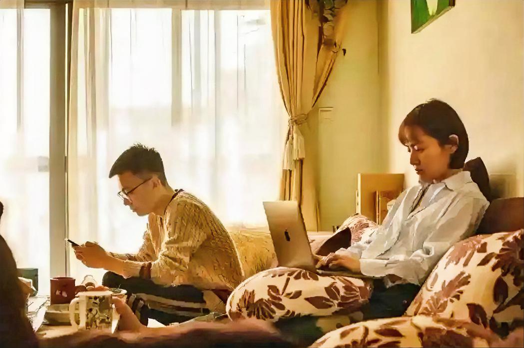 夫妻之间谁管钱？这个事儿，我的客户、同事，亲戚朋友全都在聊，有人说“谁挣得多