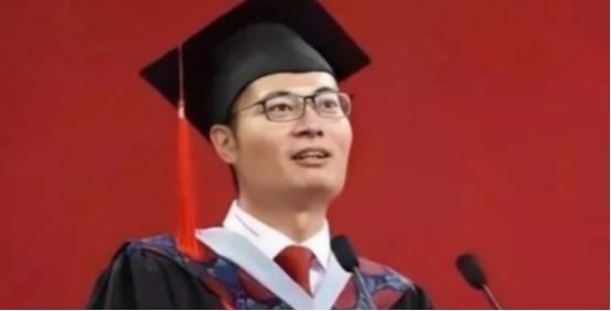 2019年，网络上一段“病危母亲寻子”的视频疯传，画面中，73岁的郭巧娣躺在病床