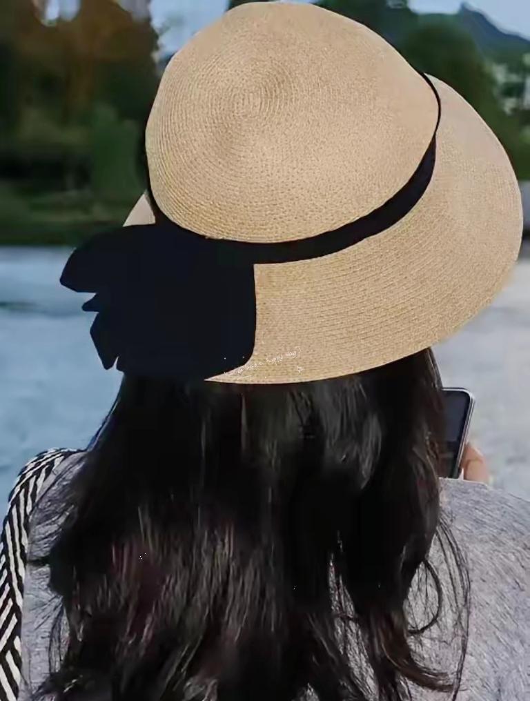 我读初中的时候，班主任老师经常批评班上一个成绩差的女学生，说她是外表光鲜一枝花，