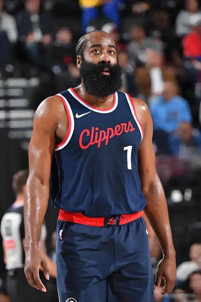 其实鲈鱼是故意的，就是想让哈登难受！鲈鱼真是战术鬼才，拖刀计，杀个回马枪，把