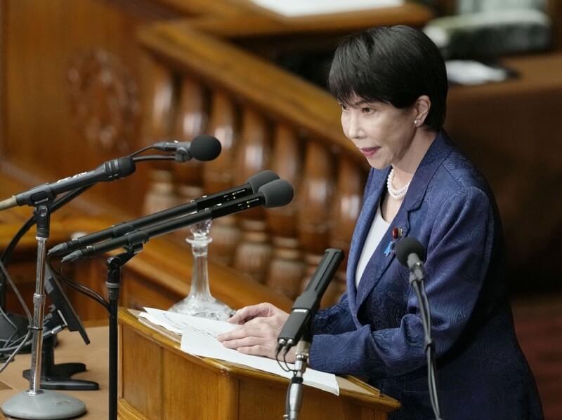 高市早苗就是不肯把AI这个名字换成SI，特朗普直接在网上一顿骂：谁不换谁就是跟我