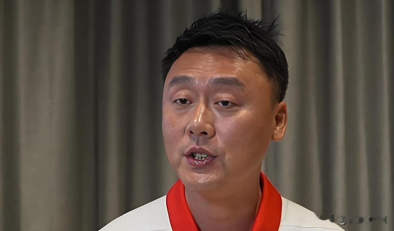 识时务者为俊杰，打不赢就跑嘛。广东宏远战略转移从杜锋、朱芳雨离任开始，在CBA联