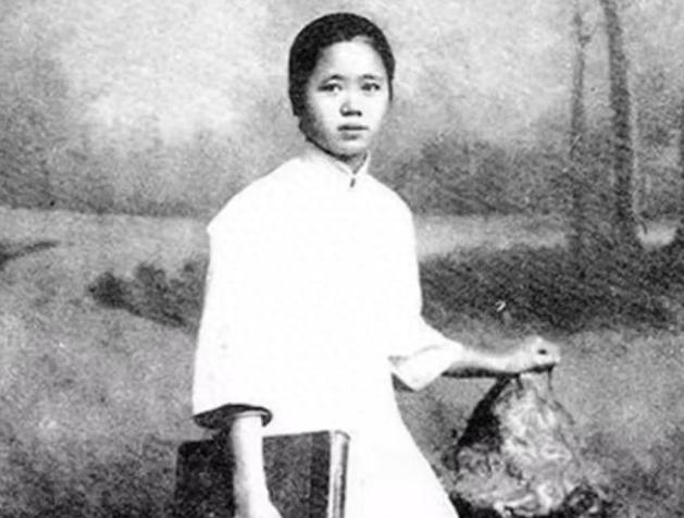 曹诚英：当伴娘时爱上胡适，同居怀孕被弃，临终嘱咐葬于家乡路旁 1917年，一