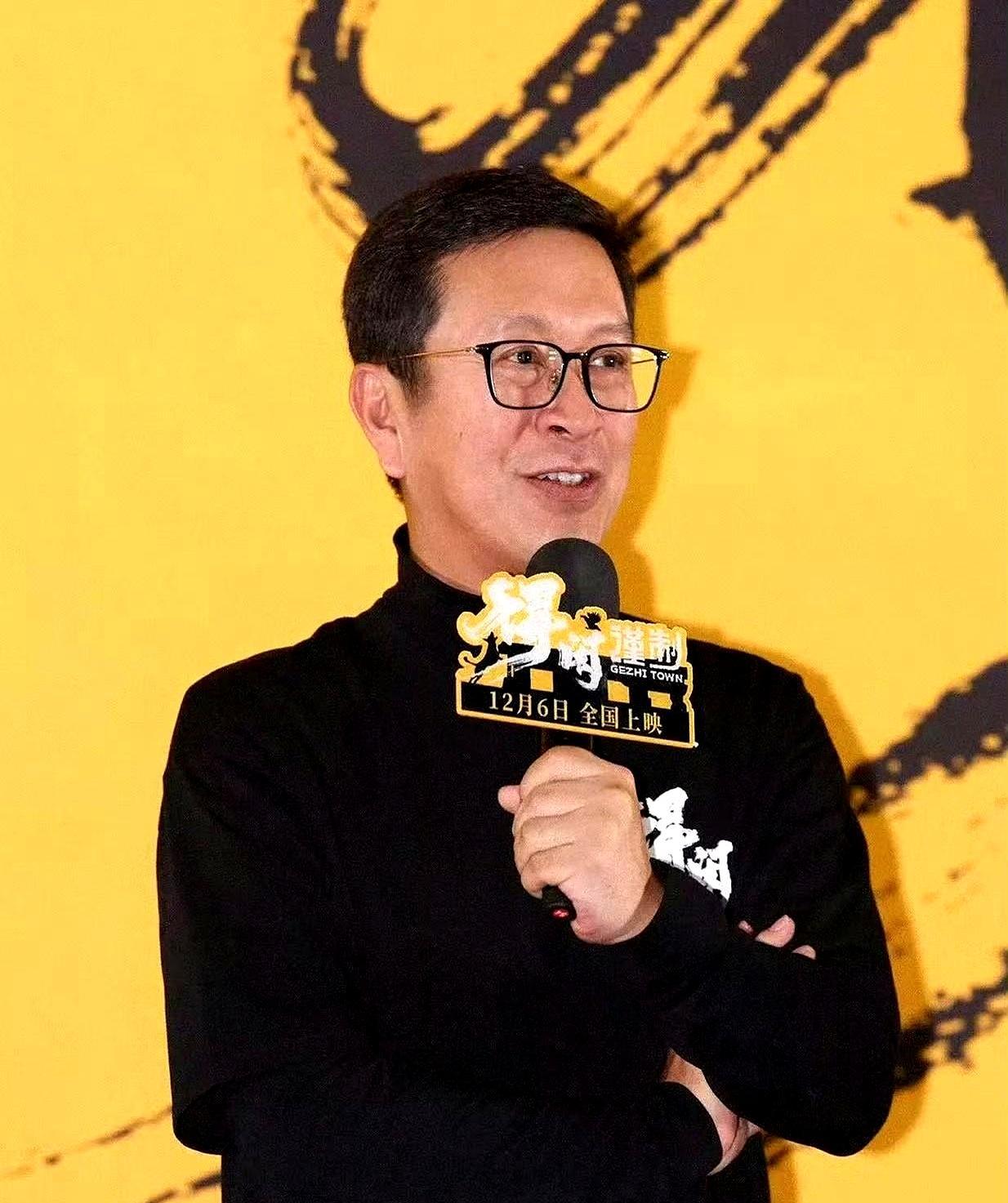 一个残酷的真相：再牛的“国剧门面”，也得向资本低头。正午阳光，这个名字几乎就是