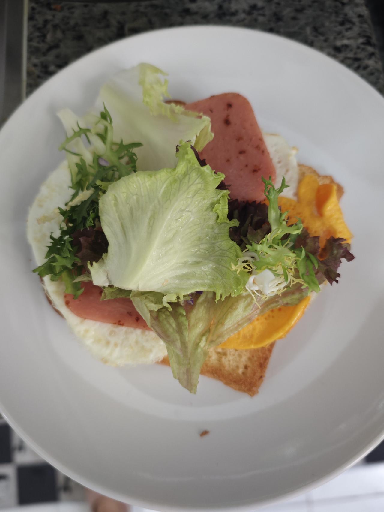 早上起来老公问：老婆吃什么早餐？孩子问：妈妈吃什么早餐？为什么在家庭里妈妈就