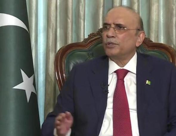 巴基斯坦国防部长阿西夫向全国发表电视讲话，强调所有阿富汗人都必须离境，不论其证件