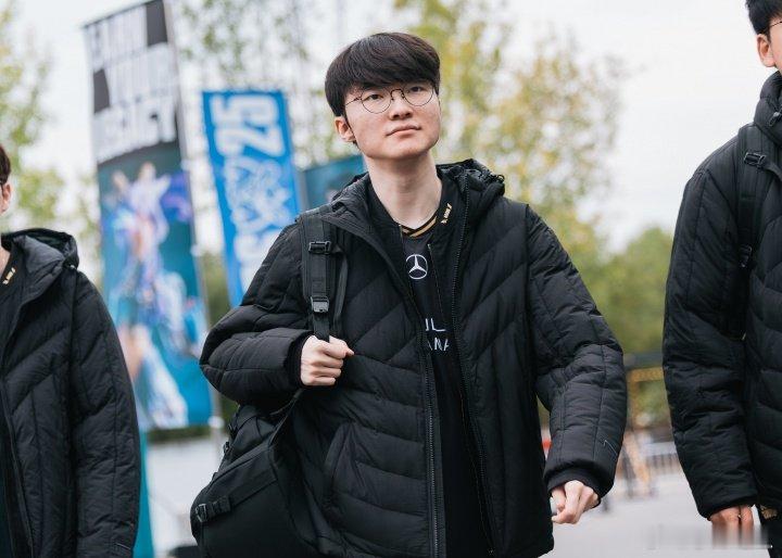 GEN九十九成胜率GEN横扫T1LPL最有希望的一年？卫冕冠军T1在瑞士轮阶