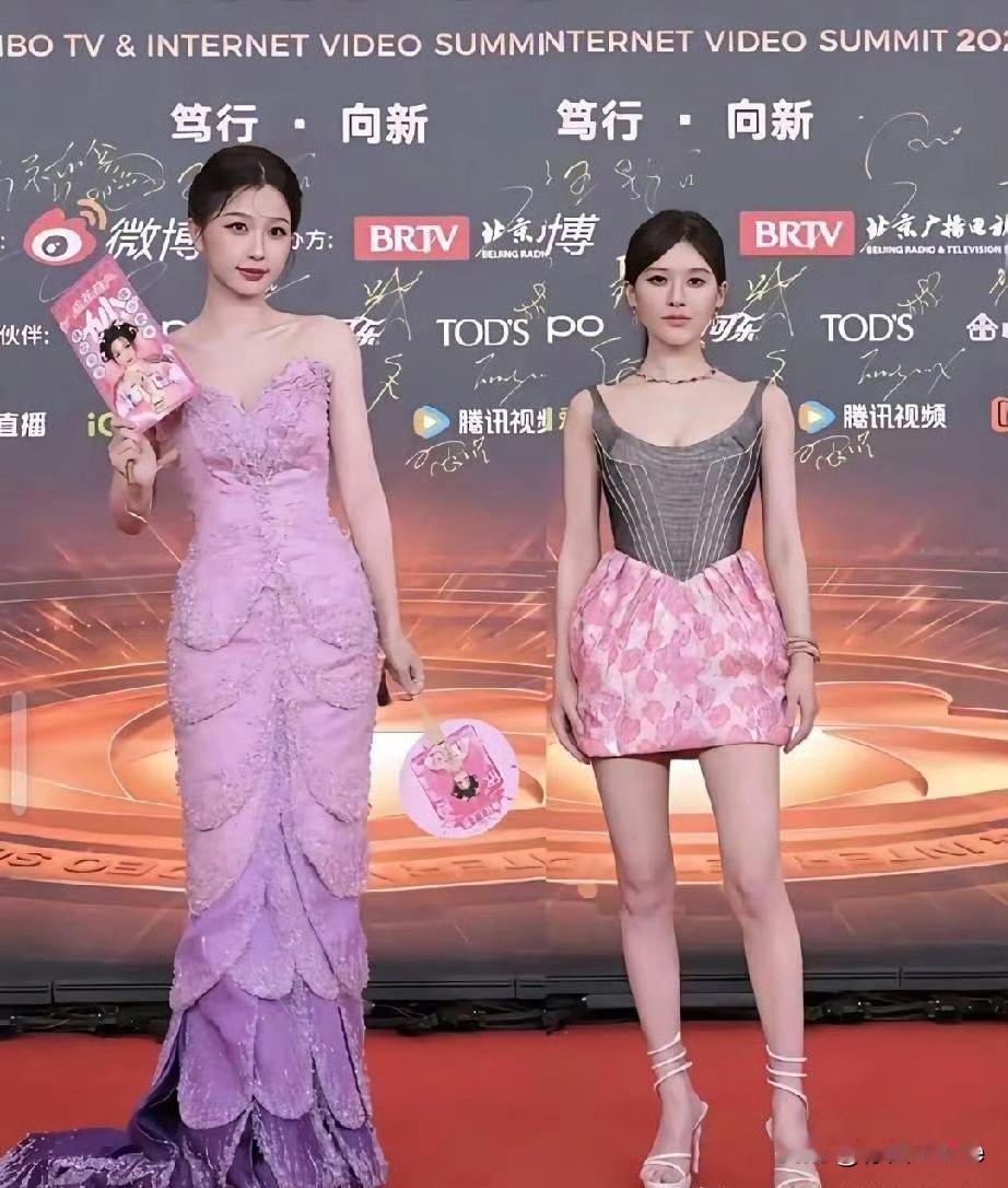 12月25日，赵露思虞书欣还在明争暗斗？她们互相这样你来我往，动不动就拉什么千