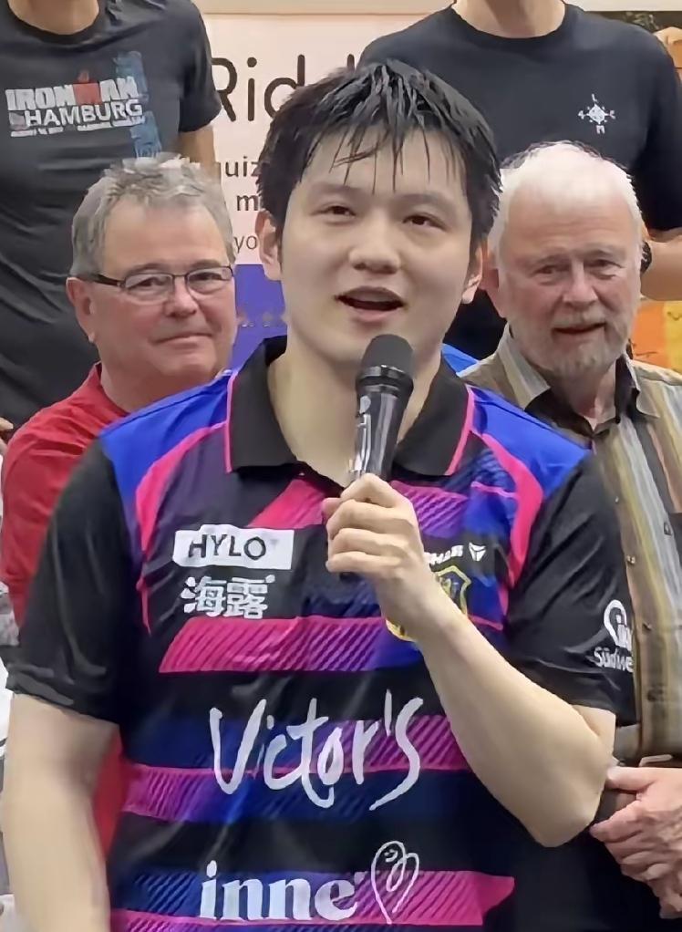 樊振东真是太伟大了，德甲俱乐部的谢幕演出，东哥铁血一单出场，3-2险胜欧文