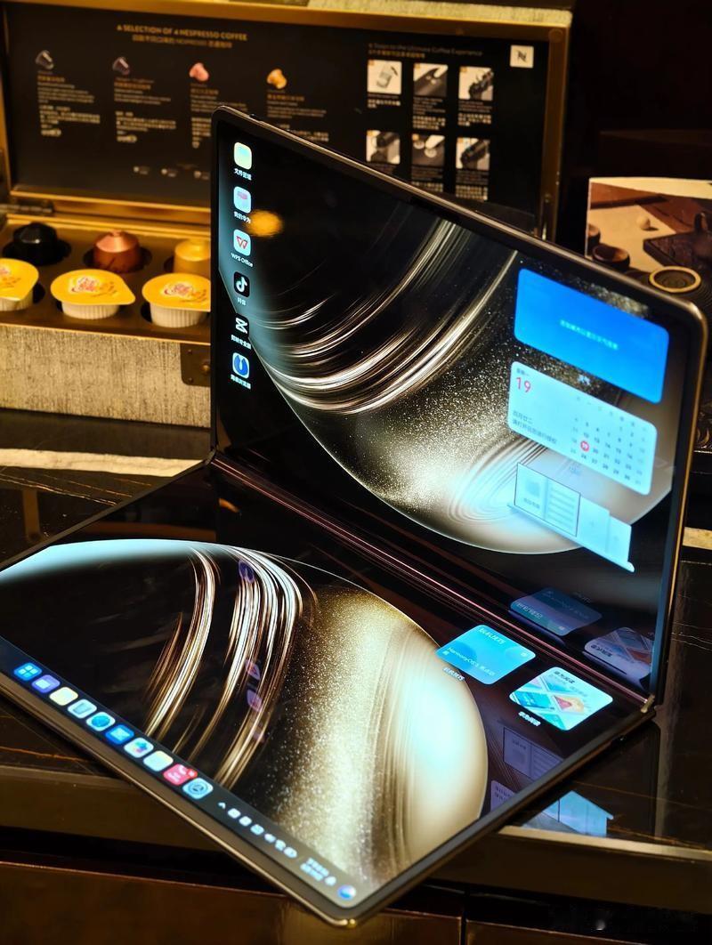 外国记者为何对华为折叠电脑连呼八次“哇哦”？近日，在联合国记者间，央视记者使用