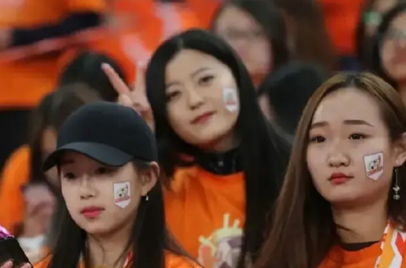 浙江加油，蓉城加油，申花加油！这轮泰山帮不上忙了，只能帮你们歼灭举白旗的皇协军啦