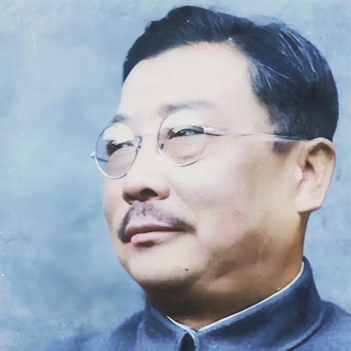 1949年，李克农突然笑问毛主席：“主席，你知道美国总统每天上班后的第一件事是什