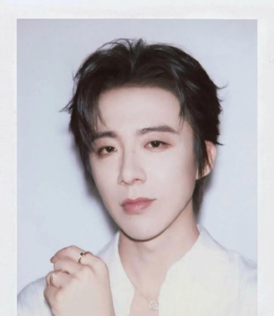 #刘宇宁祝绪丹否认恋情#7月29日，一网友发布仅粉丝可见内容，称祝绪丹“与播出剧