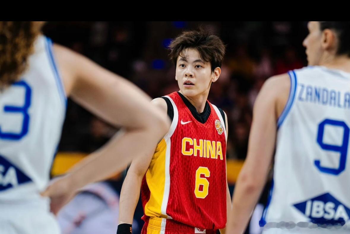 惊喜，中国女篮20分大胜意大利拿下小组第二，附加赛碰波多黎各谁都没有想到，一觉醒来，中国女篮面对实力