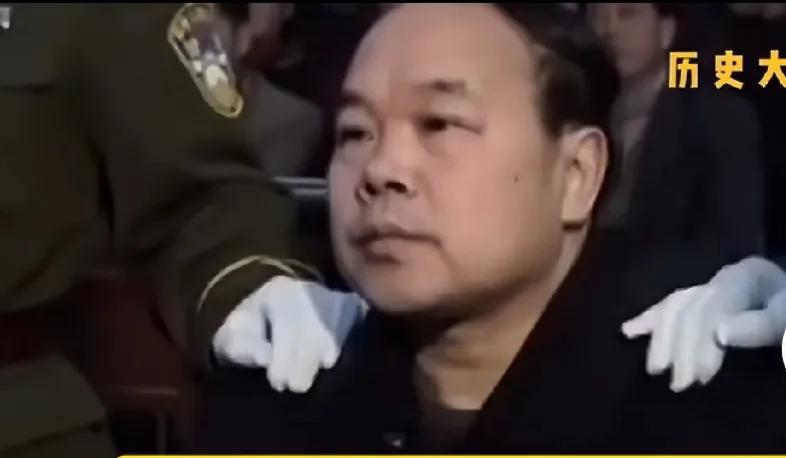 在九十年代的时候，一名官员如果贪污几十万上百万就有可能被判处死刑，那时候这样的例