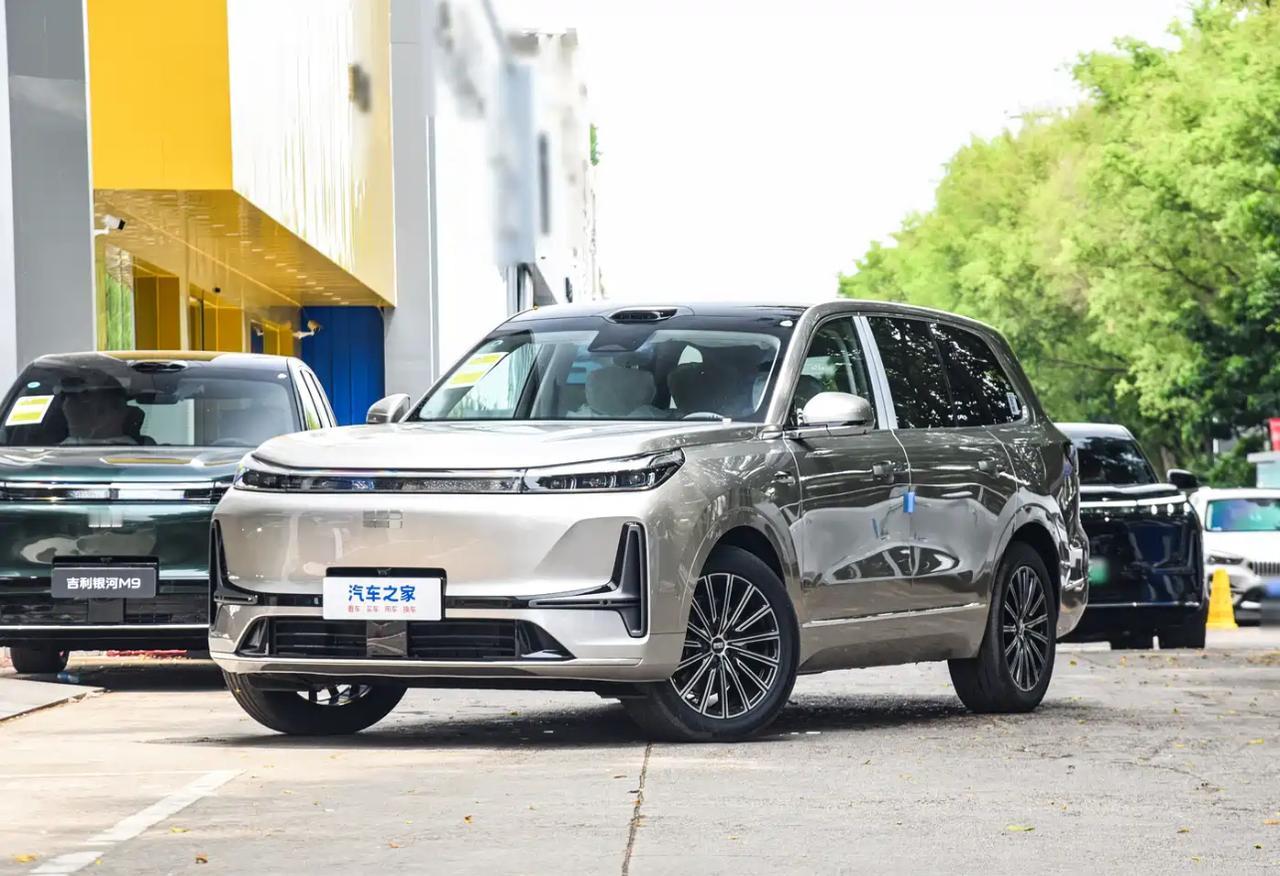 2025款银河M9：20万级插混6座SUV的真实用车图鉴2025款吉利银河M