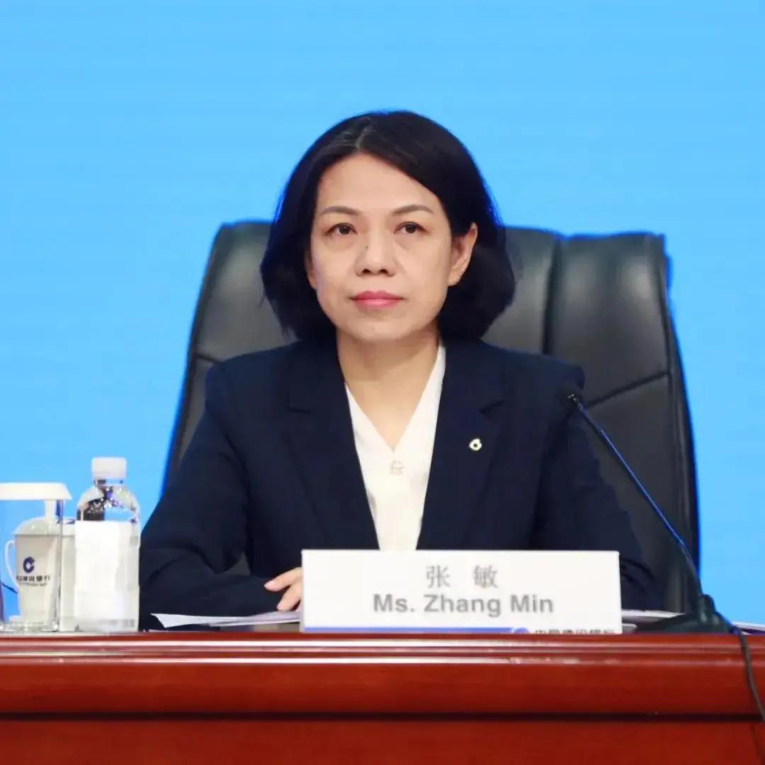 河南省委常委、副省长张敏是女领导，以前曾任中国建行总行副行长。近日，河南省官网“