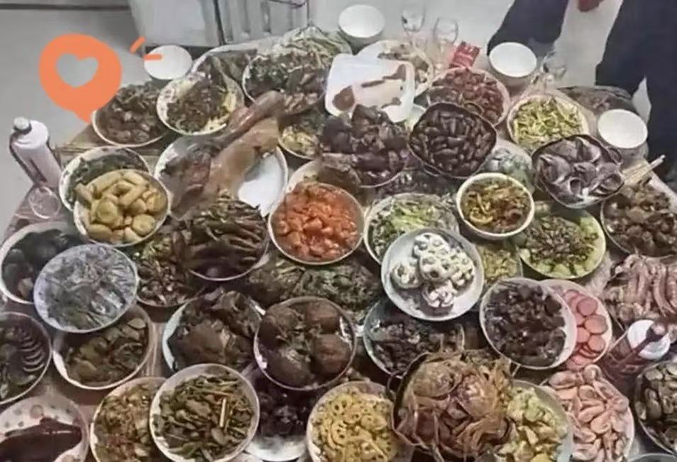 这一桌子大餐，我有点没胃口了