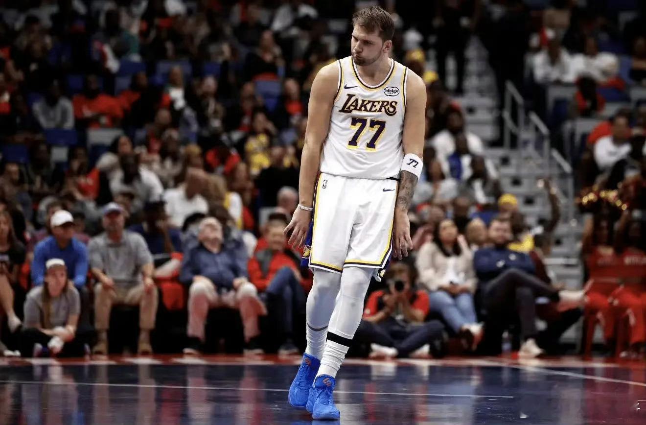 赛季至今中距离命中率最高的球员榜，具体如下（至少30次出手）：1.英格拉姆—