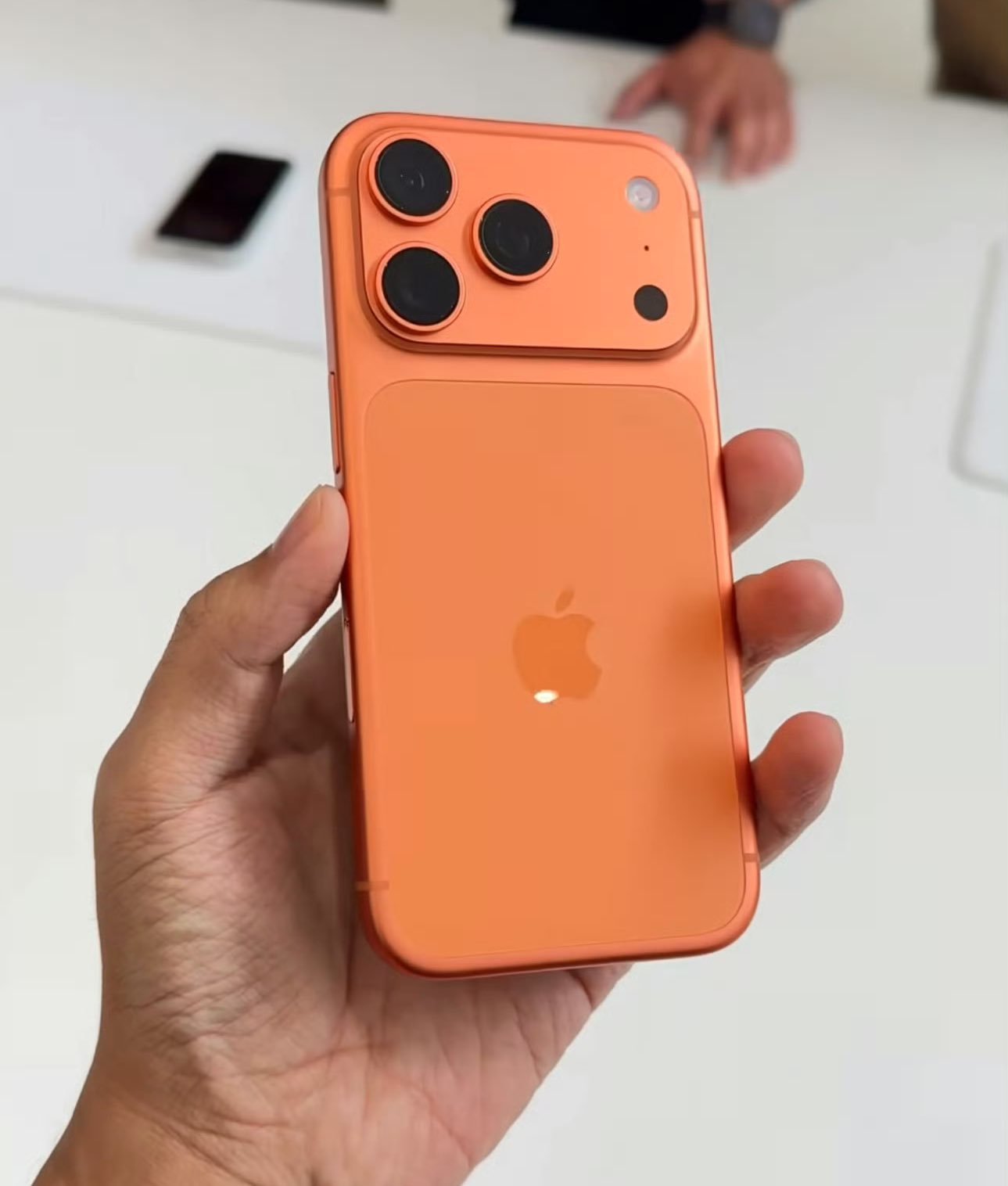 iPhone17ProMax的橙色，真是越看越好看🤩🤩​​