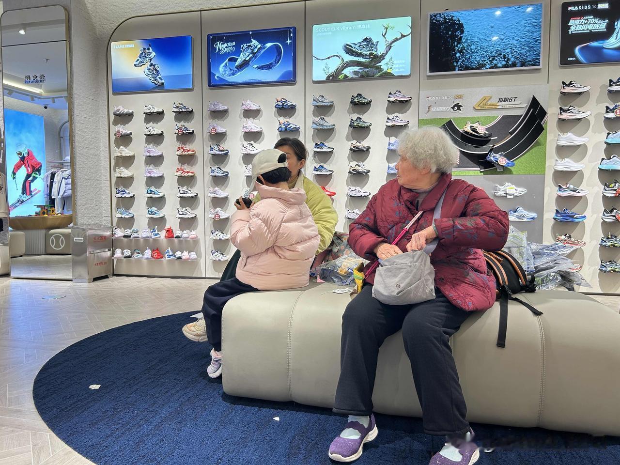 给我大姐7岁多的小孙女喝了几口冷矿泉水，导致孩子肚子剧痛！这次教训我真的要深刻反