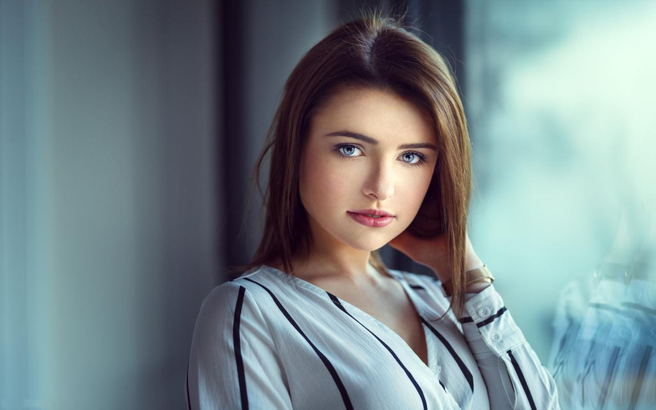 不知道大家发现了没有，现在很多孕妇也开始走擦边路线了，她们拍写真，尺度越来越大，