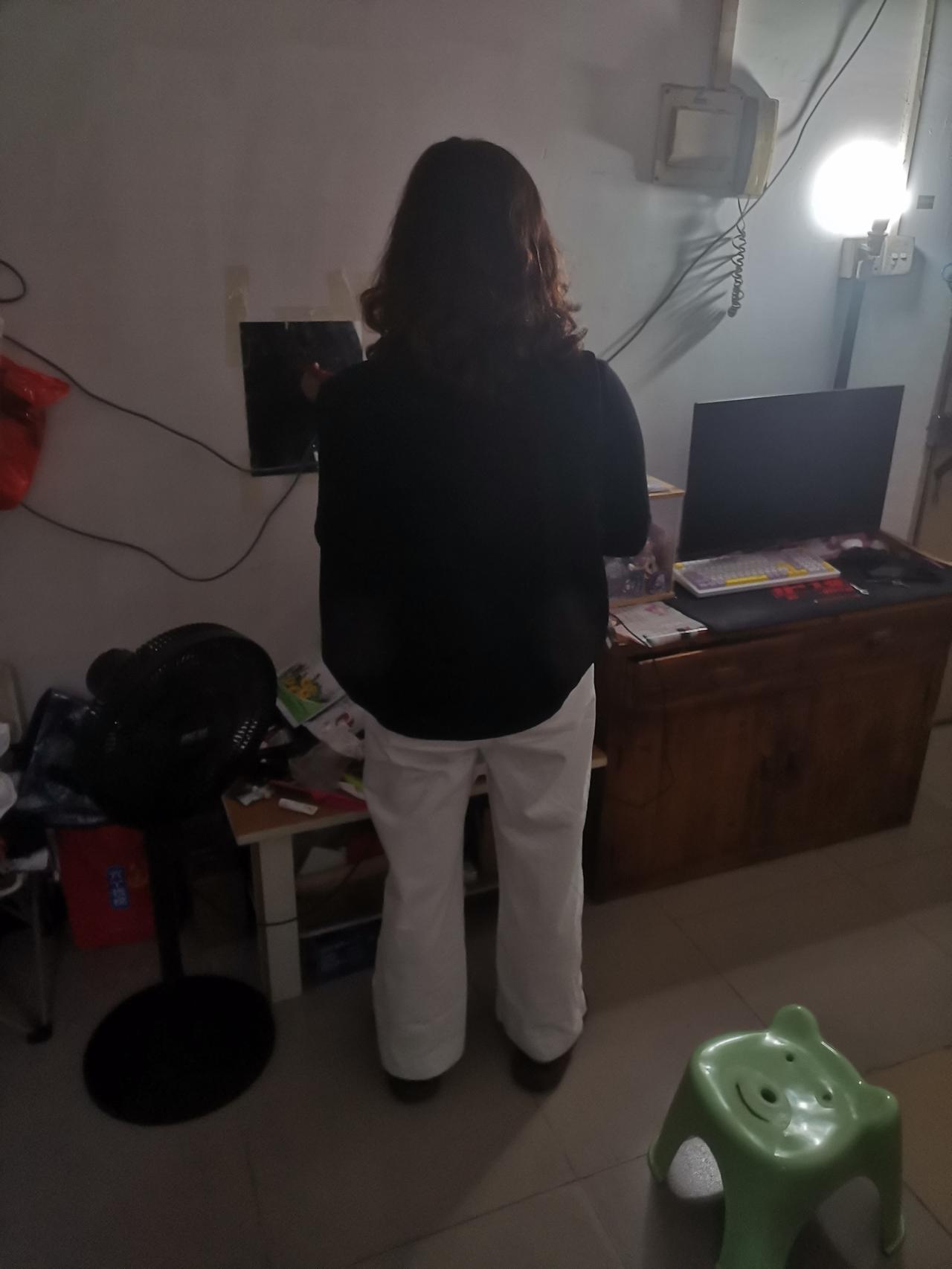 很多中老年，嘴唇干干的，没吃多少饭进去，就感觉肚子很饱。可是过不了