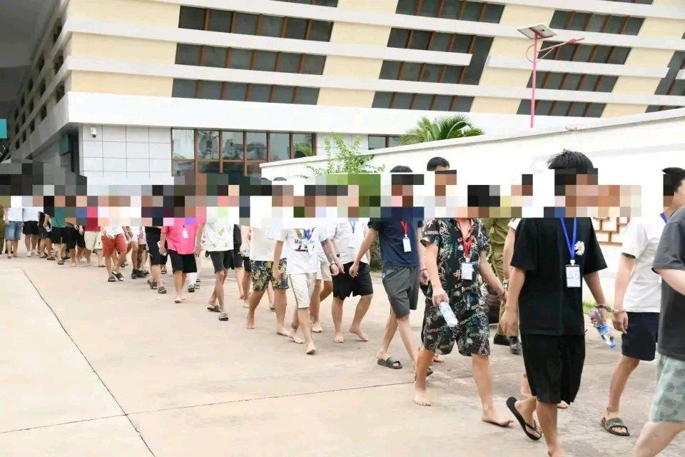 老挝警方通过磨丁口岸，一次性移交189名涉嫌电信诈骗的中国籍人员，这事儿太提气了