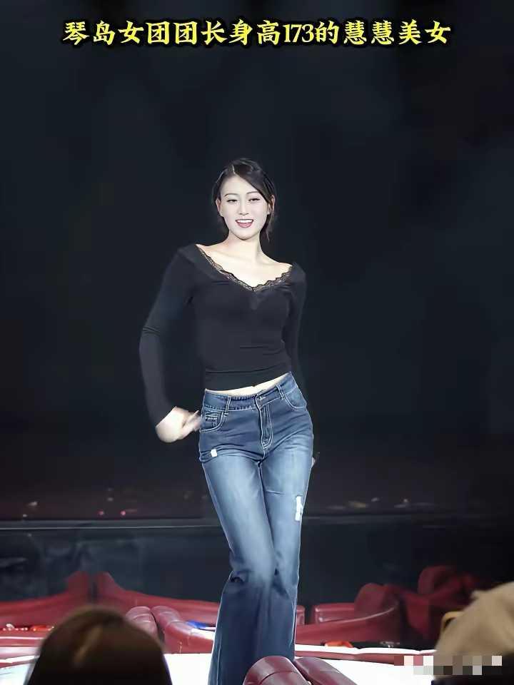 这么年轻就当团长了，真让人羡慕，