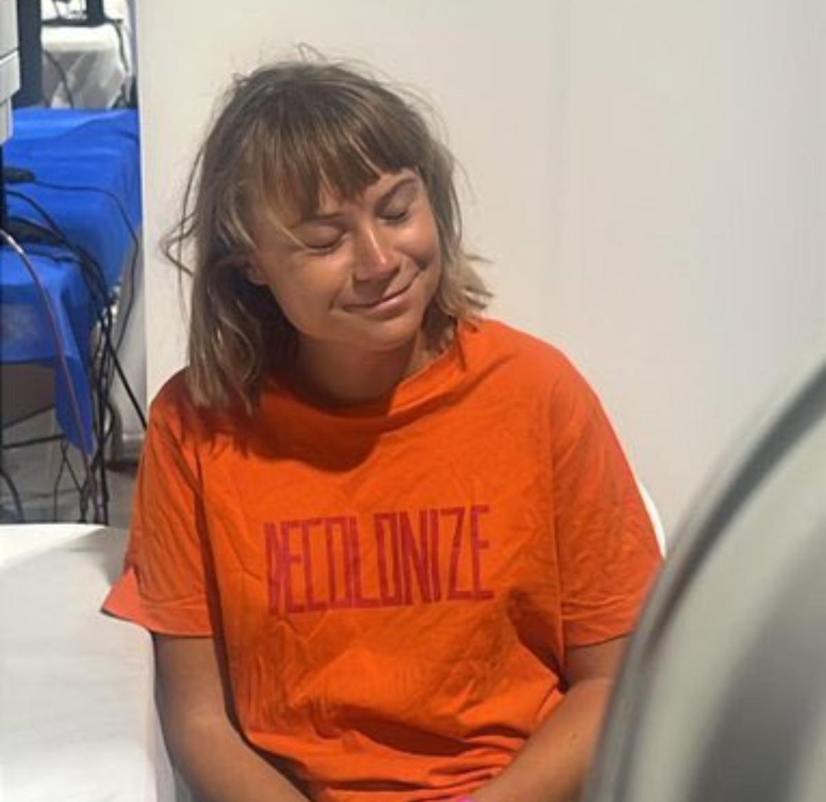 瑞典环保少女格蕾塔·通贝里抱怨称，她目前被关押的以色列监狱的床位“不达标”！以色