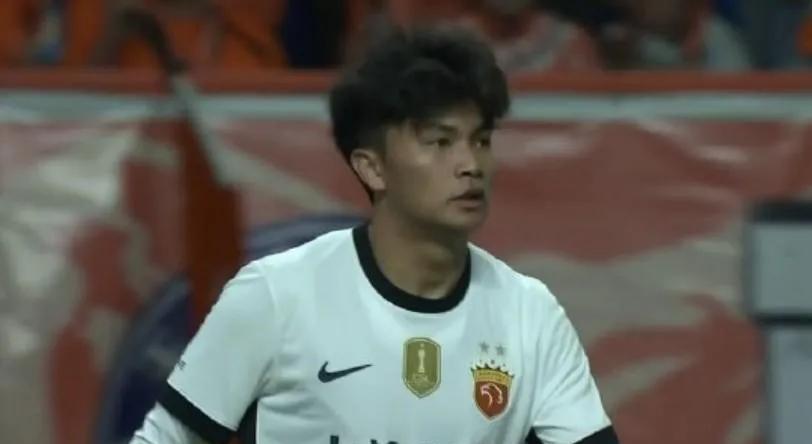 蒯纪闻在千呼万唤中终于迎来了中超首秀，半场的上场时间，只有16次触球，还有5次丢