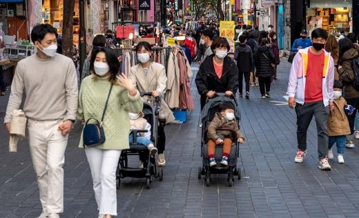 韩国生育率突然上来了，这是因为，韩国终于发现了解决单身男性结婚难题，到底症结在哪