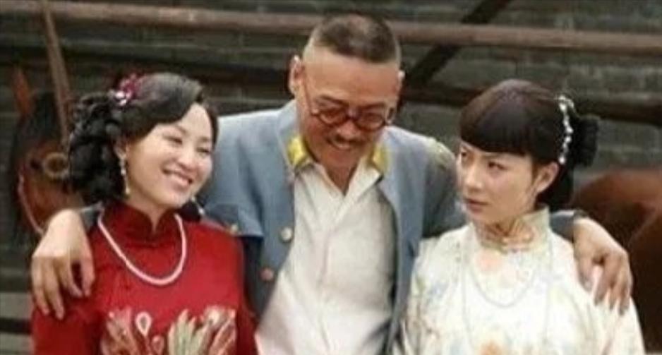 1925年4月的一个夜晚，醉酒的张宗昌回到家中，小姨子袁中娥主动上前搀扶，将姐夫