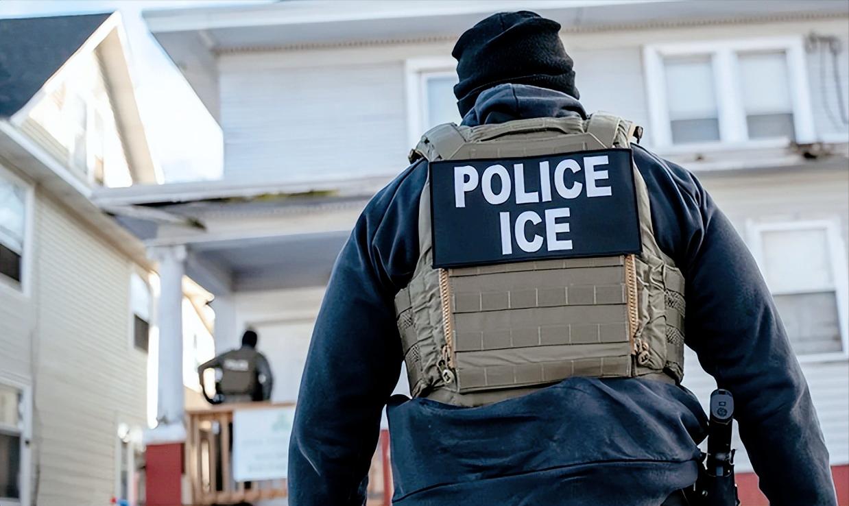 这事儿闹大了，美国国税局居然把数千人的机密税务信息，稀里糊涂泄露给了国土安全部，