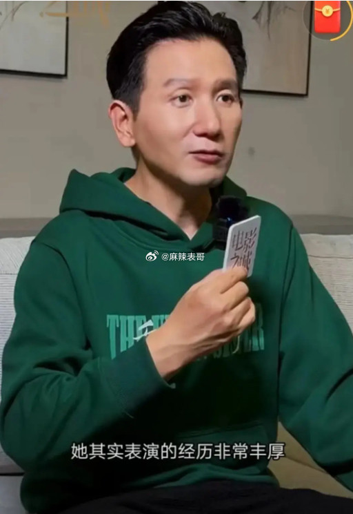 别叽歪了说个巧合赵德胤长得好像大耳朵图图的爸爸胡英俊啊胡英俊的老婆叫小丽赵丽颖新