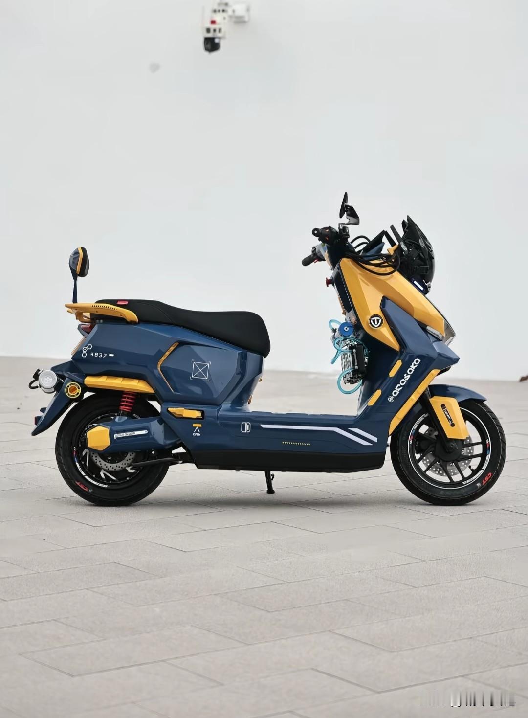 真帅气，台铃王者，是电摩，需要考驾照。