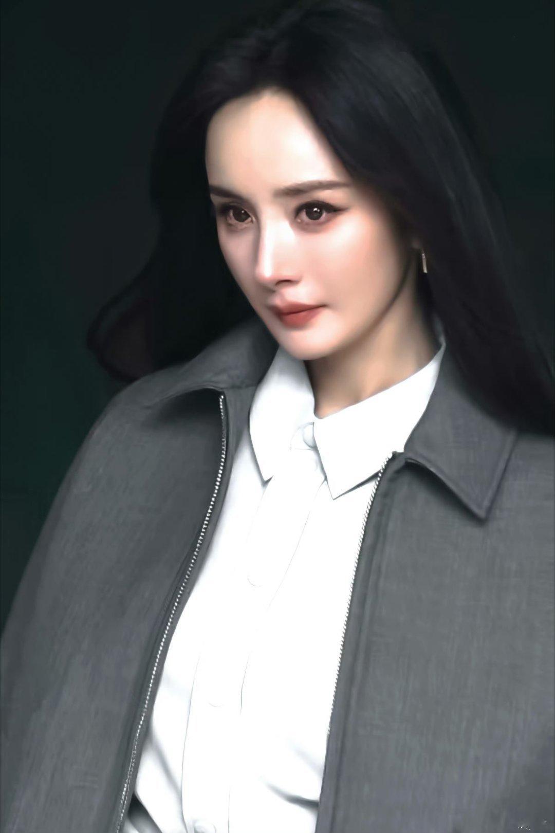惠英红夸杨幂可爱暑就这样不经意间的互动，大家都超好我女神骨感美貌，姐姐你美暑喽