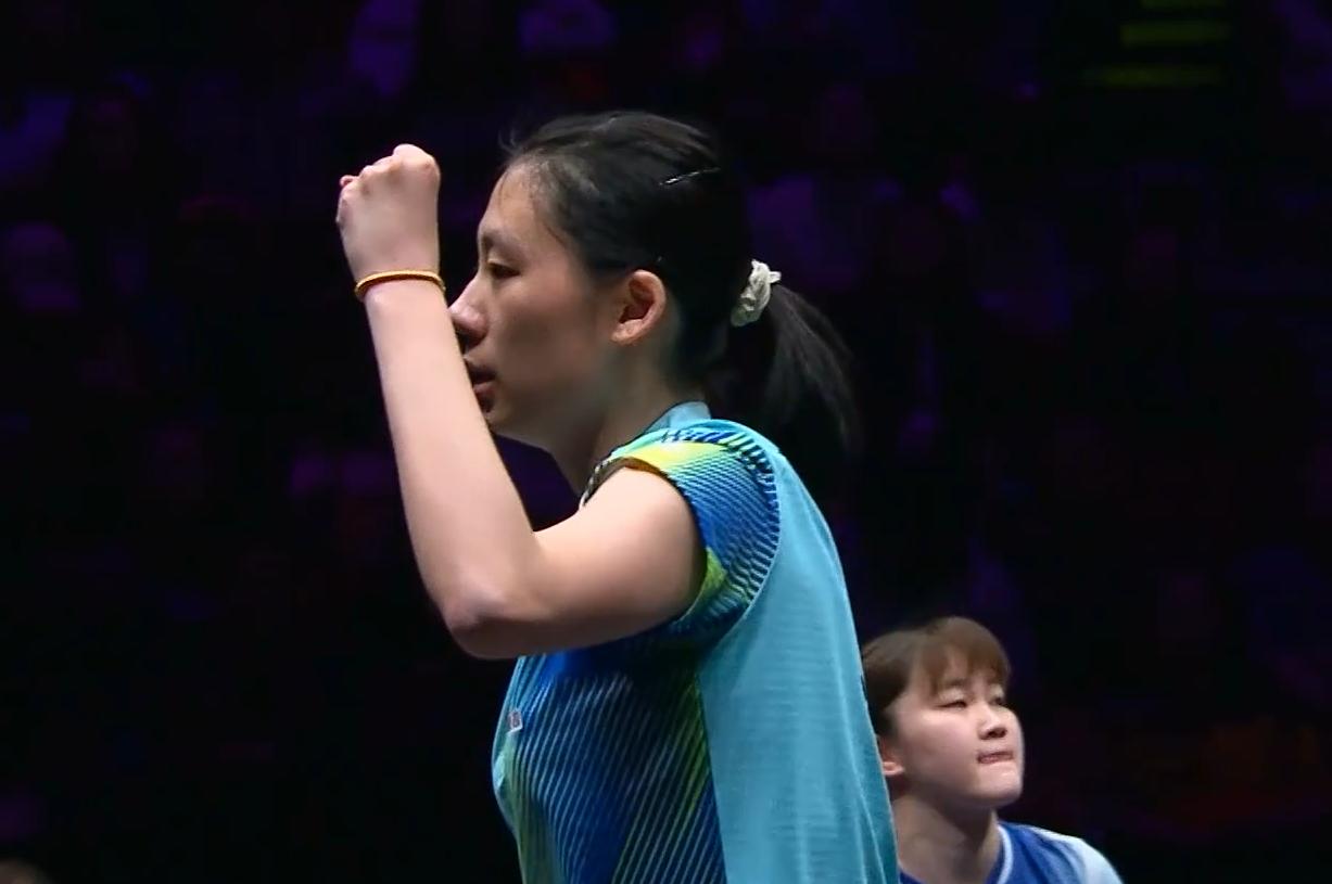 侯英超恨铁不成钢，陈熠脑子咋想的？怎么一直给大藤沙月反手？第一局陈熠6;3