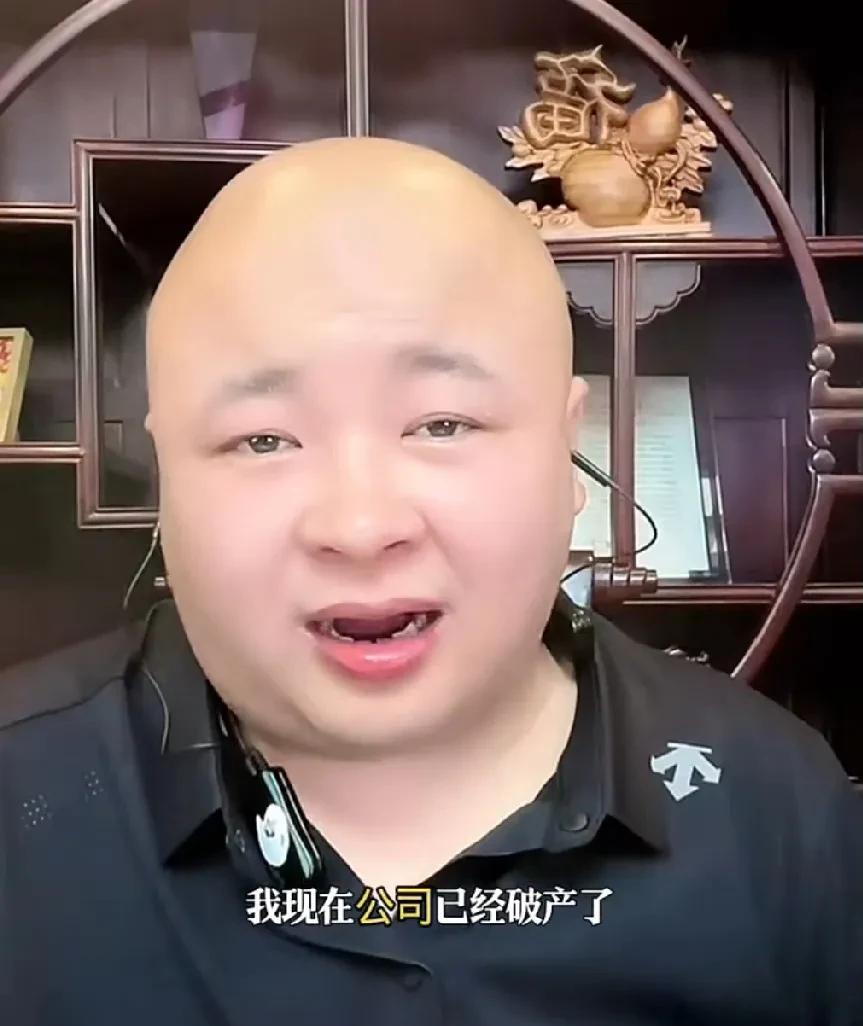 老狗说：二驴要起诉我，将面临5700万的饥荒我五个月没有交提成了，我一没有吃你